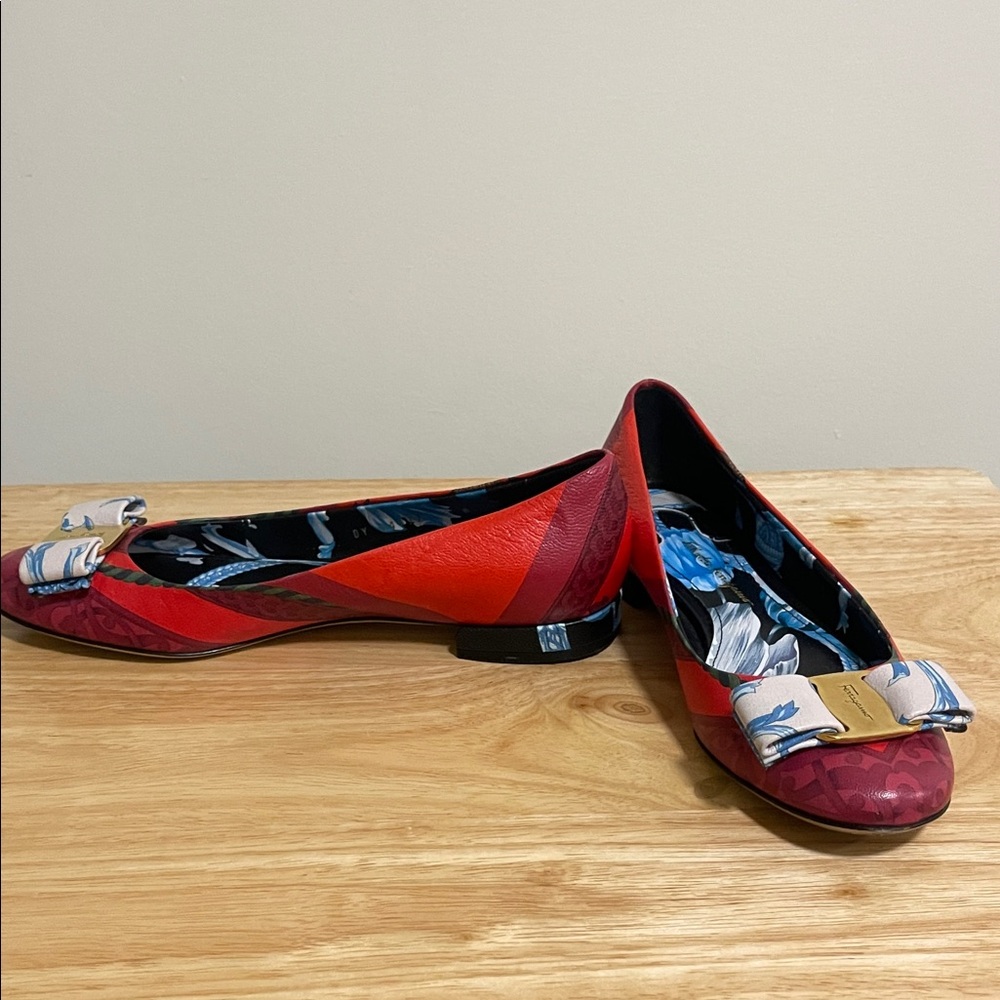 Salvatore Ferragamo Varina Fantasy Flats 6B - Picture 6 of 8